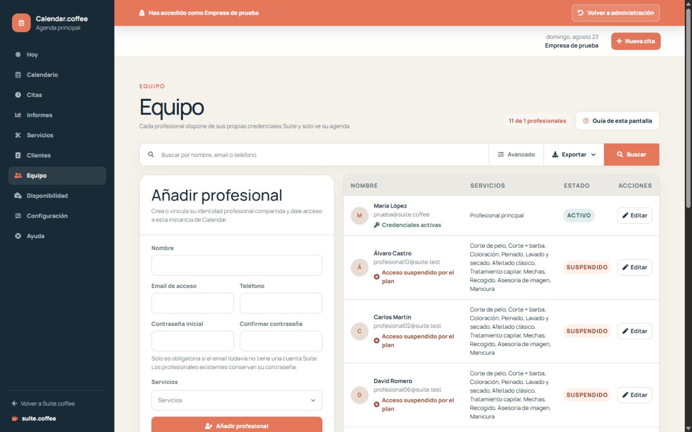 Gestión del equipo de Calendar con profesionales, estado de acceso y servicios asignados.